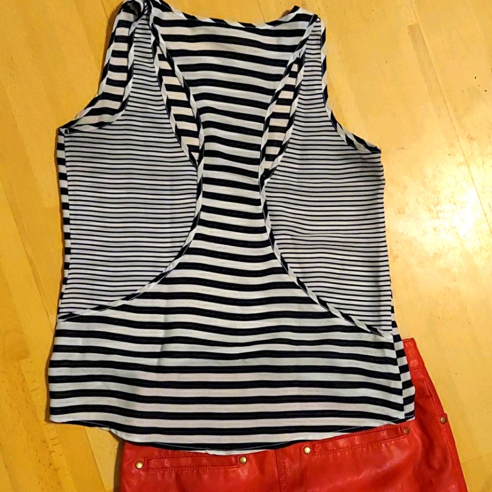 ‼fun 2 fun cut outs striped T back tank bl./wh. XS